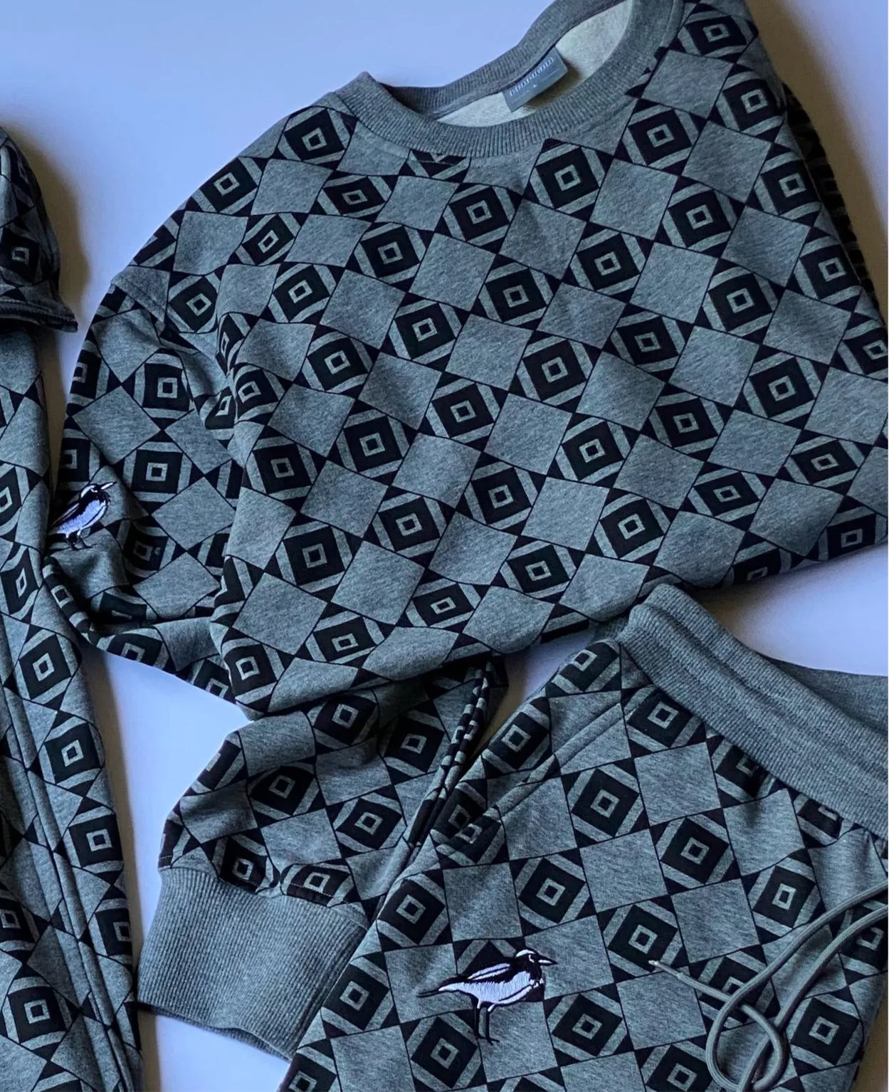 Diamond-Eye Geometric Sweatshirts - Grey/Black