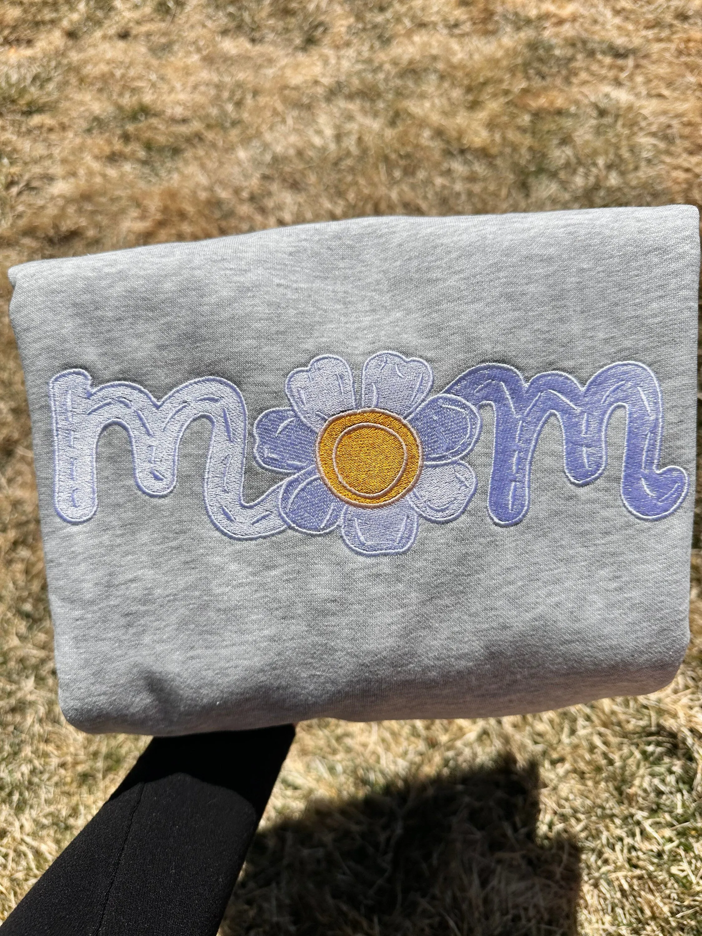 MOM Daisy Embroidered sweatshirts/ First time mom gift/Mom Sweatshirts