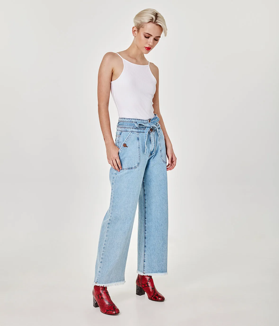 Pantalon jean durable à taille haute avec ceinture