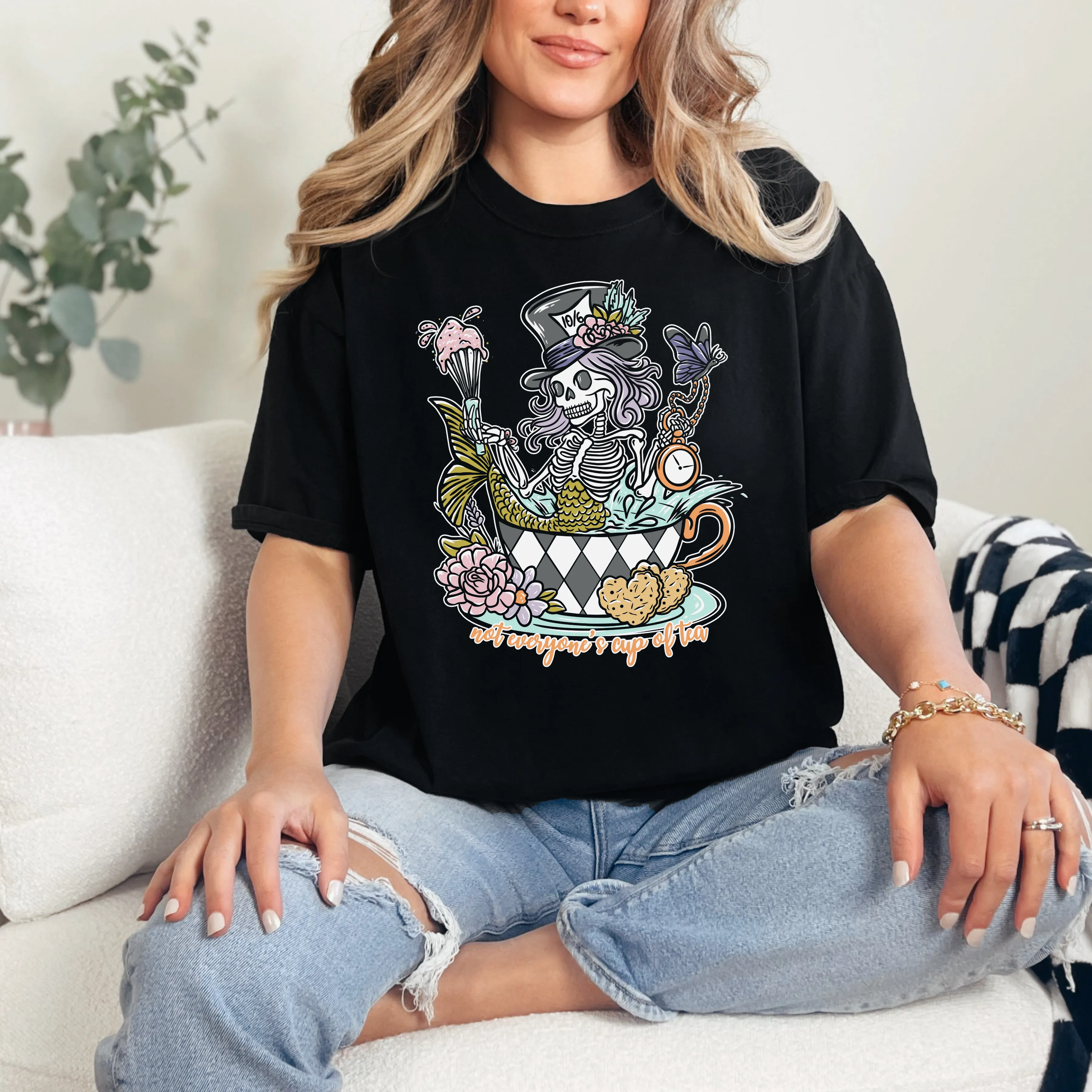 Wonderland Skelly [front design] - T-Shirt