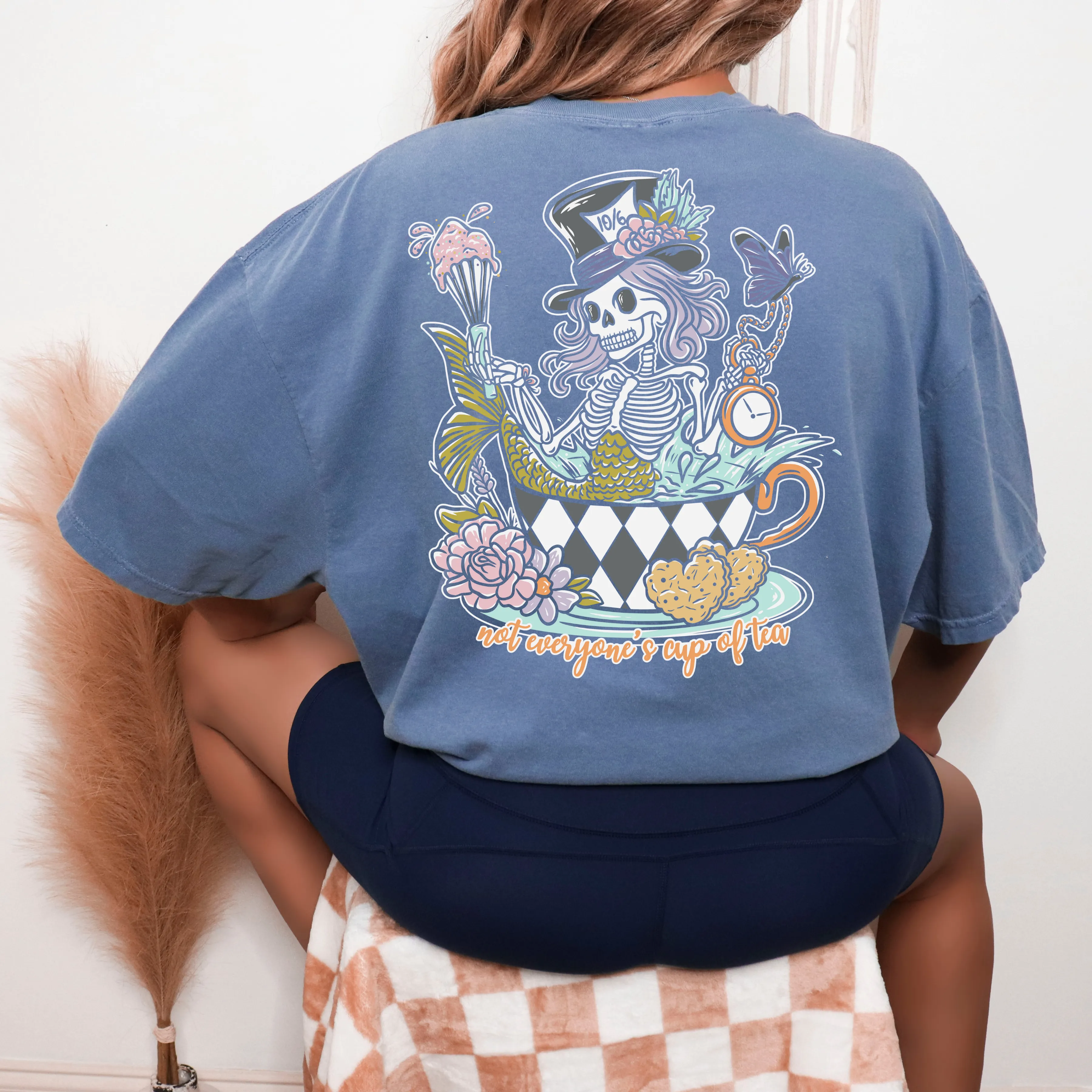 Wonderland Skelly [pocket & back design] - T-Shirt