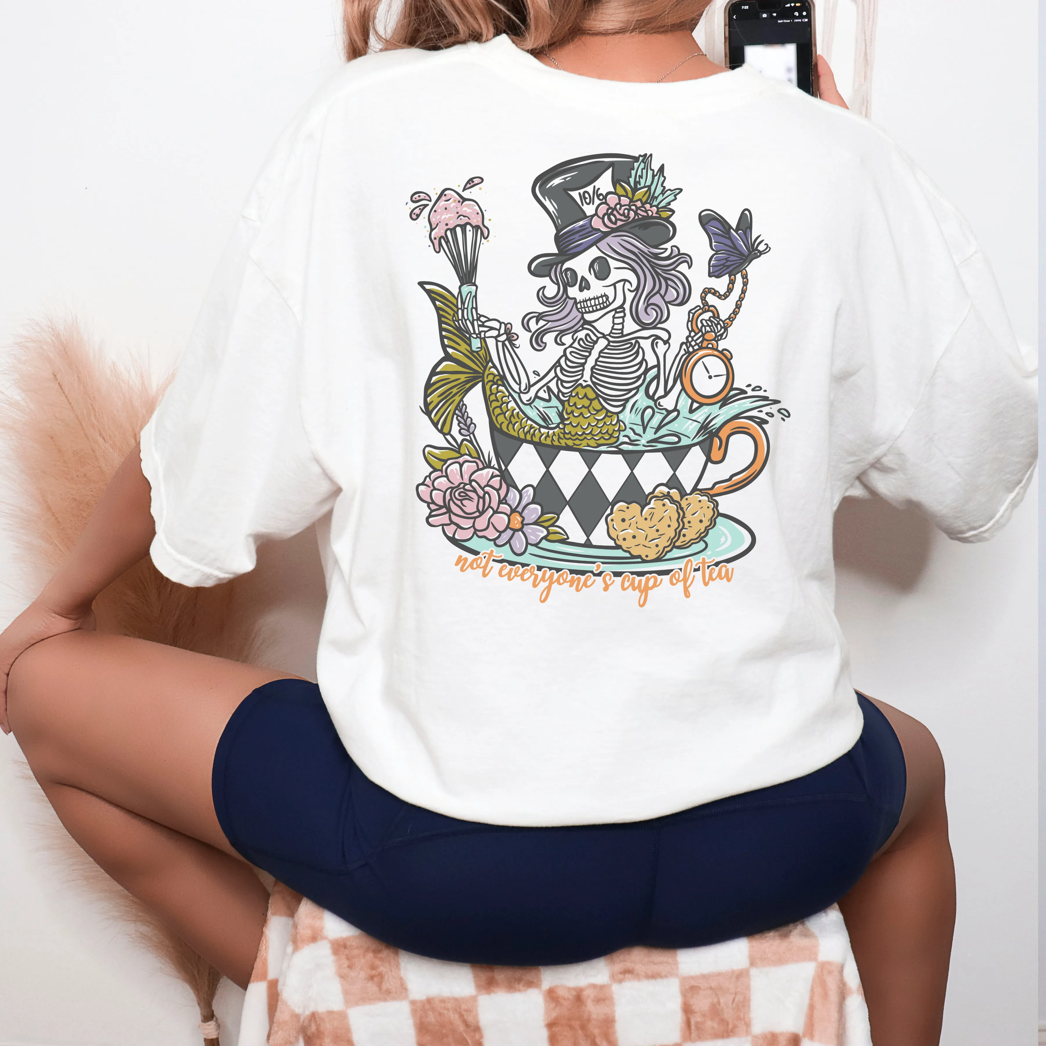 Wonderland Skelly [pocket & back design] - T-Shirt